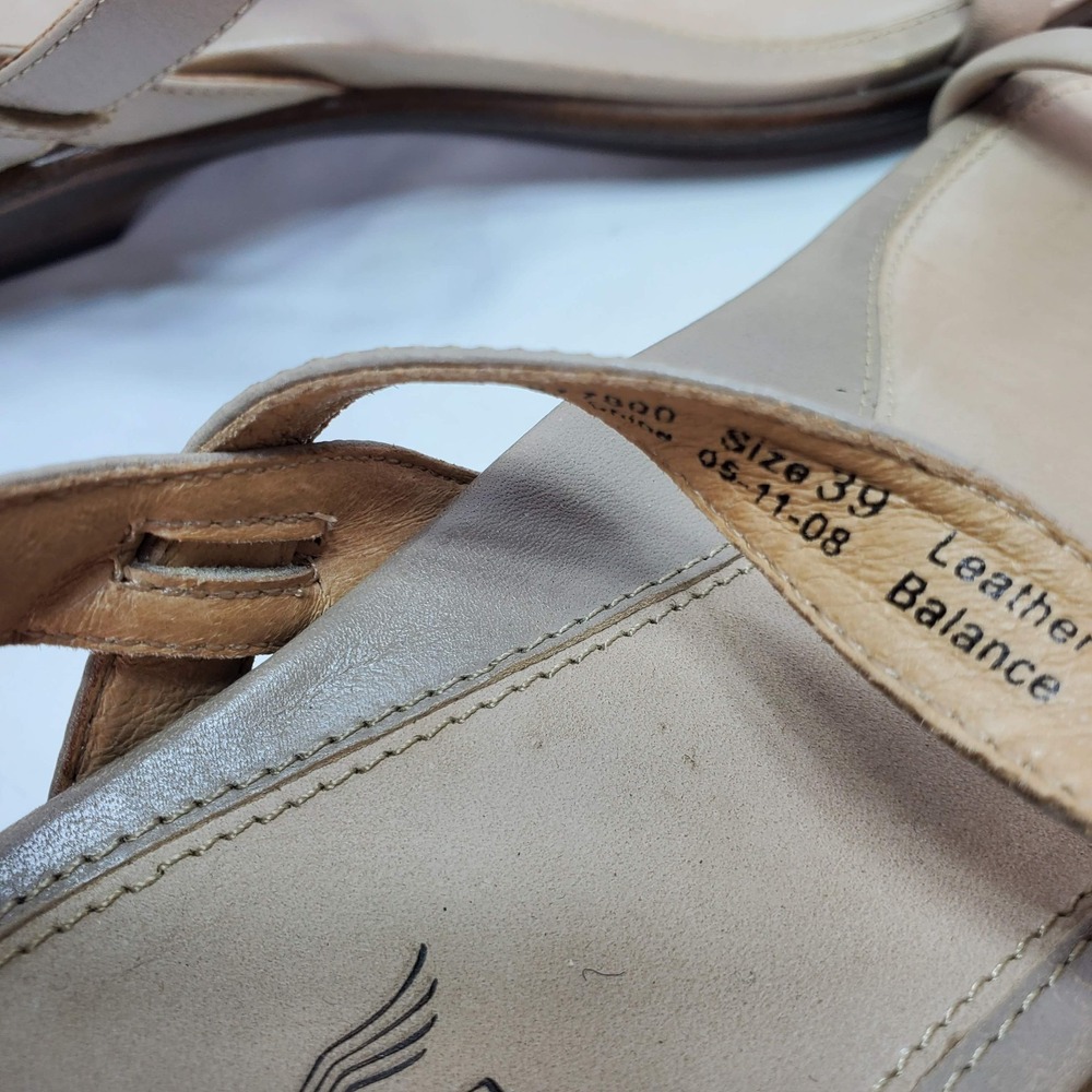 Dansko Beige Leather Slip On Sandal 39 8.5-9 Wedge Heel Buckle Strap Comfort - Picture 4 of 5
